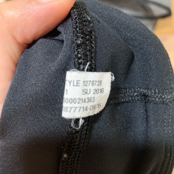 UNDER ARMOUR Crop Black Leggings - Picture 7 of 8